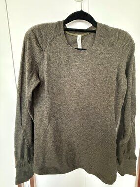 Lululemon size 10 long sleeves